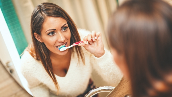 Het verschil tussen tandplaque, tandsteen en aanslag